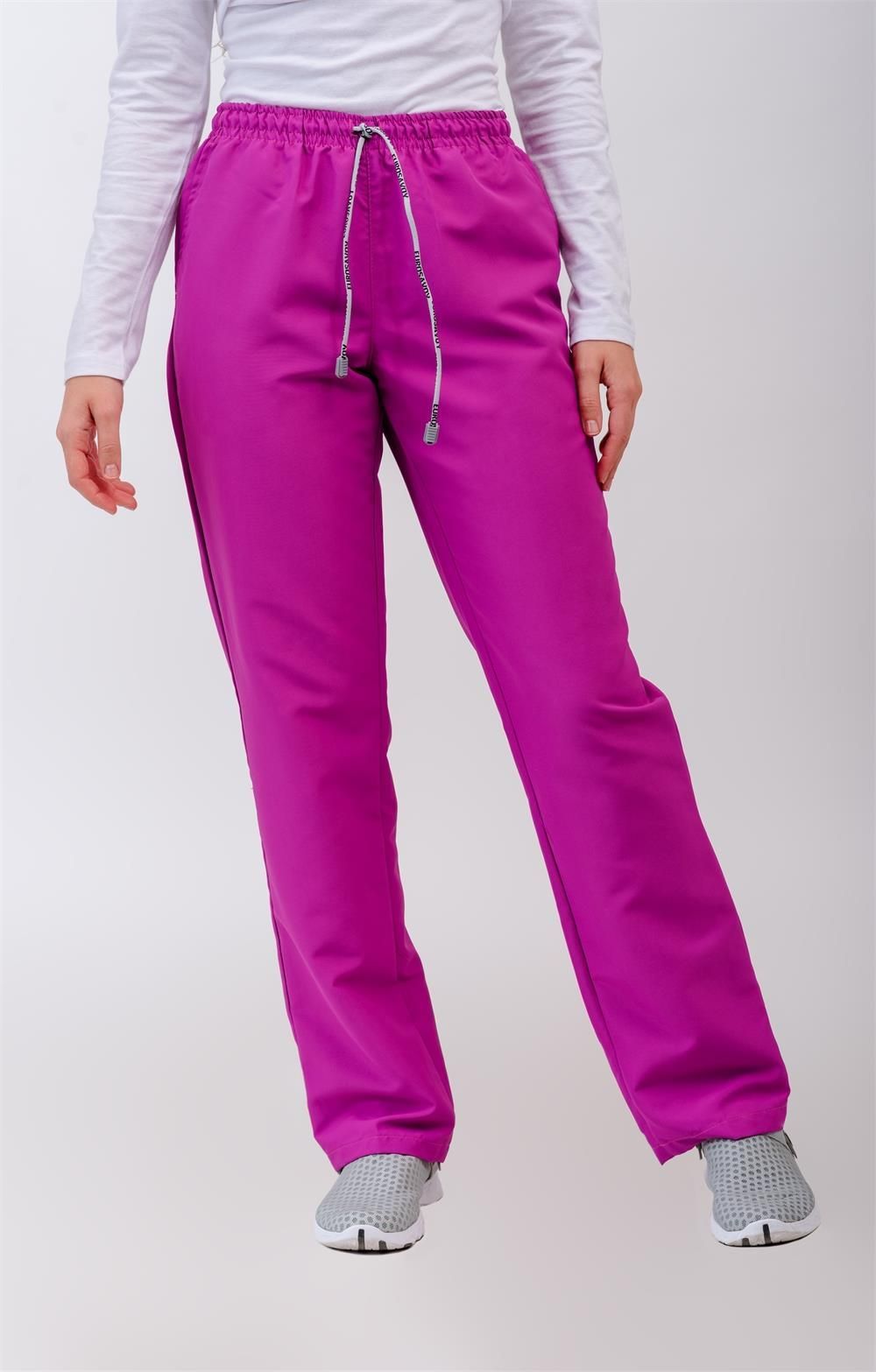 Pantalón unisex de microfibra fucsia con cintura elástica y cordón ajustable, dos bolsillos laterales y uno trasero, ideal para profesionales de sanidad, hostelería y estética.