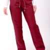 Pantalón unisex de microfibra burdeos con cintura elástica y cordón ajustable, dos bolsillos laterales y uno trasero, ideal para profesionales de sanidad, hostelería y estética.