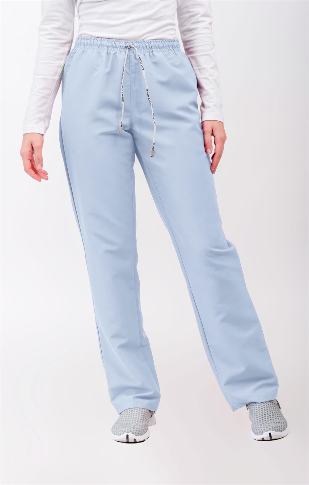 Pantalón unisex de microfibra celeste con cintura elástica y cordón ajustable, dos bolsillos laterales y uno trasero, ideal para profesionales de sanidad, hostelería y estética