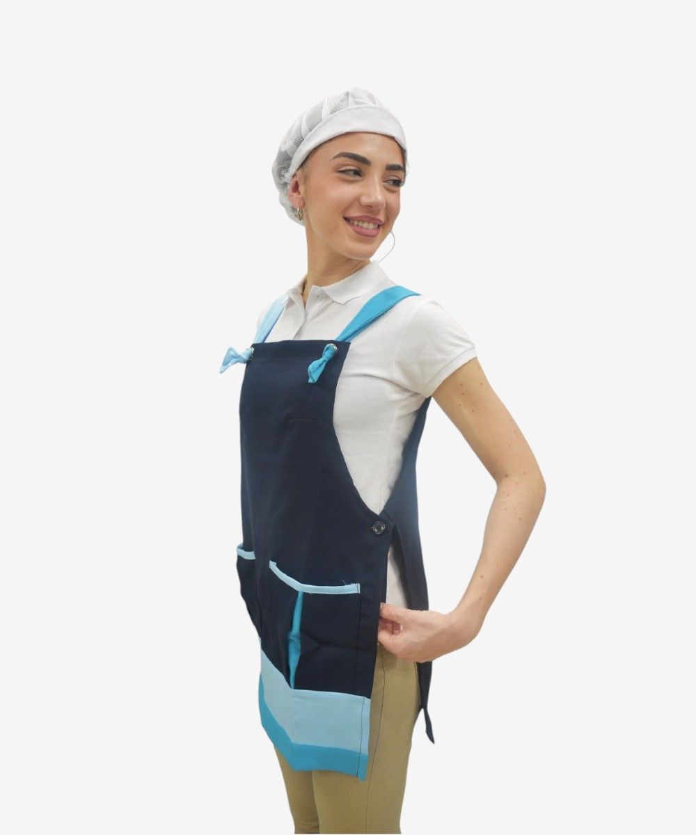Casulla de trabajo multicolor con tirantes ajustables, bolsillos delanteros y detalles en contraste. Disponible en varios colores como azul celeste, beige, naranja y marrón. Ideal para cocina, limpieza o uso profesional.