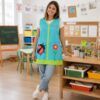 Bata de maestra personalizada en Popelín Galaxy color turquesa con apliques de tela de mariquita y flor sobre los bolsillos