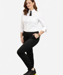 Camisa blanca entallada de manga francesa con pajarita burdeos uniforme profesional hostelería mujer
