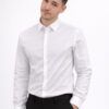 Camisa blanca de hombre de manga larga con corte entallado para uniforme de hostelería