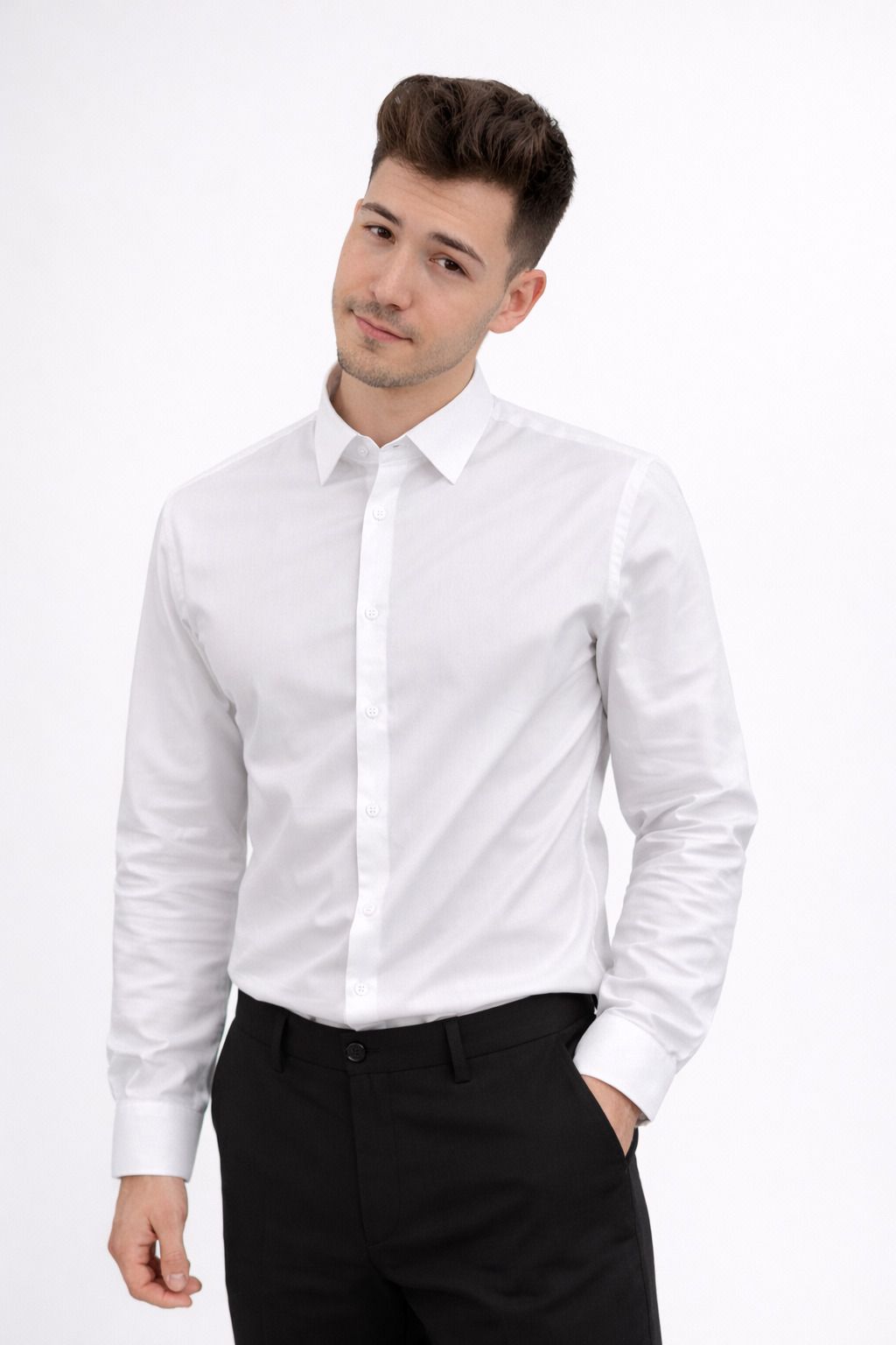 Camisa blanca de hombre de manga larga con corte entallado para uniforme de hostelería