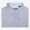 Camisa de color celeste con cuello mao y botones, vista superior