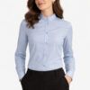 Camisa de mujer azul celeste con cuello tirilla y manga larga para uniforme de hostelería