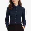 Camisa de mujer azul marino con cuello tirilla y manga larga para uniforme de hostelería