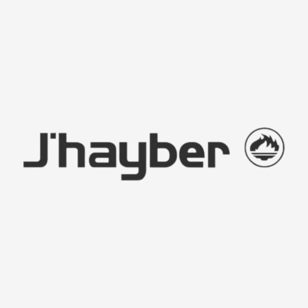 Logotipo de J’hayber en negro con antorcha encendida a la derecha