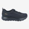 Zapatilla negra Workflex con suela antideslizante y tejido transpirable