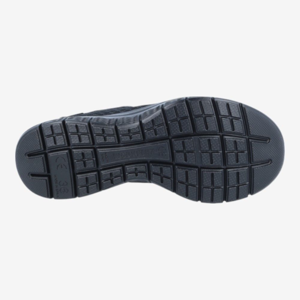 Zapatilla negra Workflex con suela antideslizante y tejido transpirable