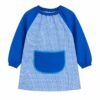 Babero infantil vichy azul con bolsillo para guardería