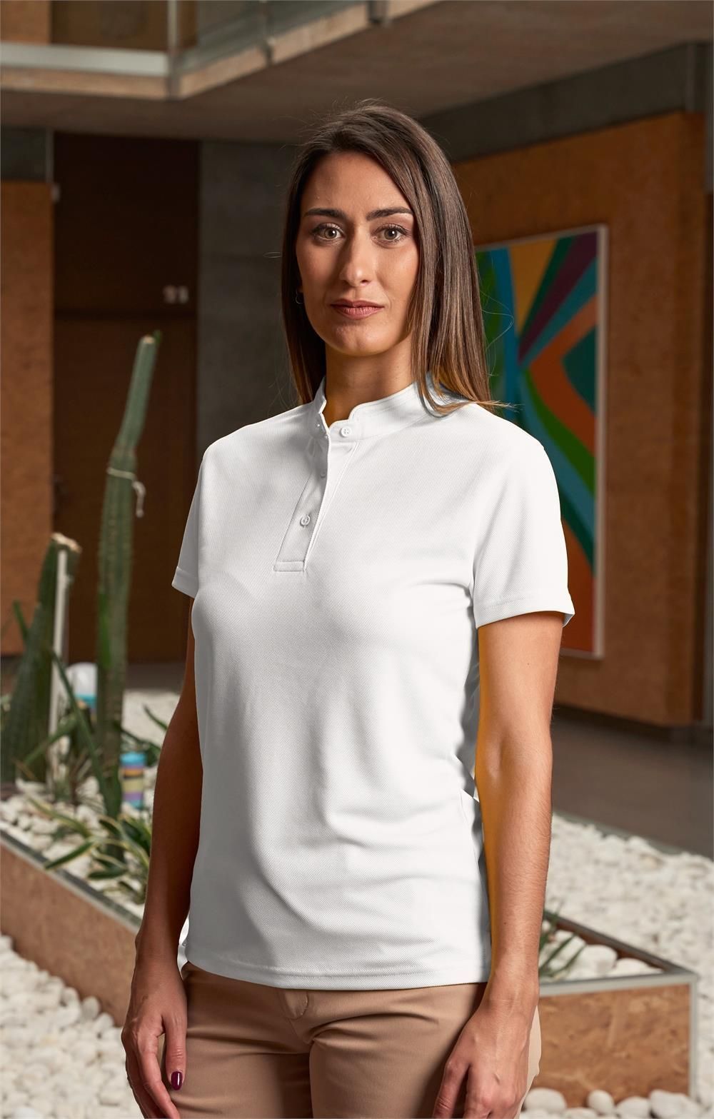 Polo señora cuello mao transpirable con tejido Coolmax en color blanco para uso profesional