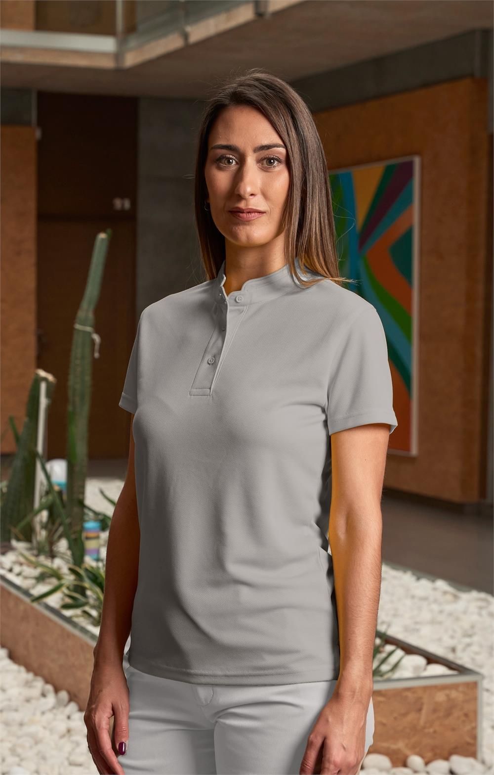 Polo señora cuello mao transpirable con tejido Coolmax en color gris plata para uso profesional