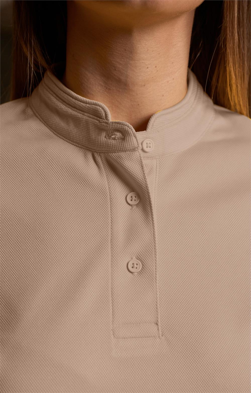 Polo señora cuello mao transpirable con tejido Coolmax en color beig para uso profesional