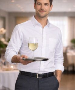 Camarero con camisa blanca clásica de trabajo Unifor Gran sirviendo con bandeja