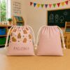 Bolsa Escolar Personalizada Capibara Rosa con Nombre Bordado | Unifor Gran