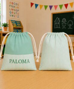 Bolsa escolar infantil personalizada de rayas verdes con nombre bordado PALOMA, confeccionada en tejido Popelín Galaxy para guardería y colegio.